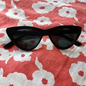 ✨BRAND NEW✨ Black Cat Eye Sunnies!